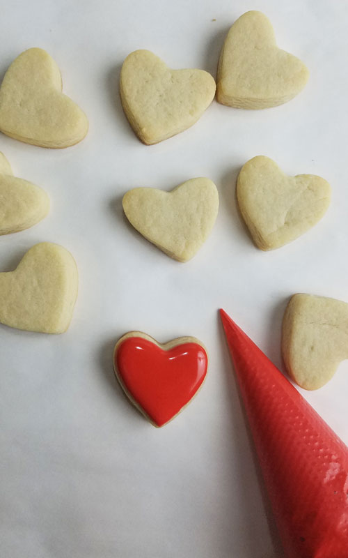 heart cookie decorated with 15 second royal icing consistency