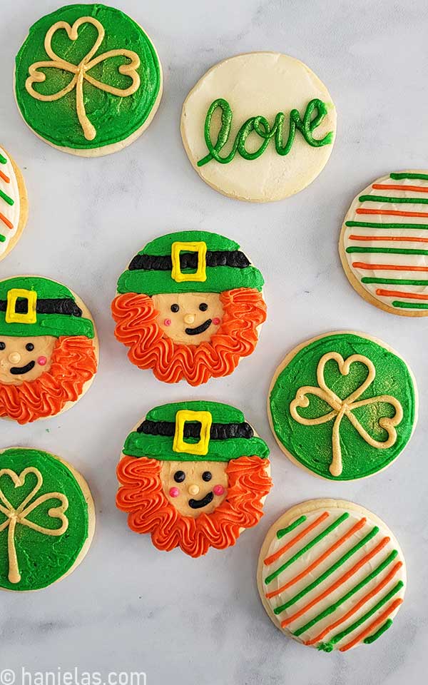 Round cookies decorated with buttercream frosting.