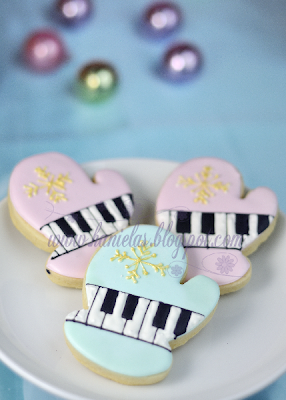 Piano Winter Mitten Cookies