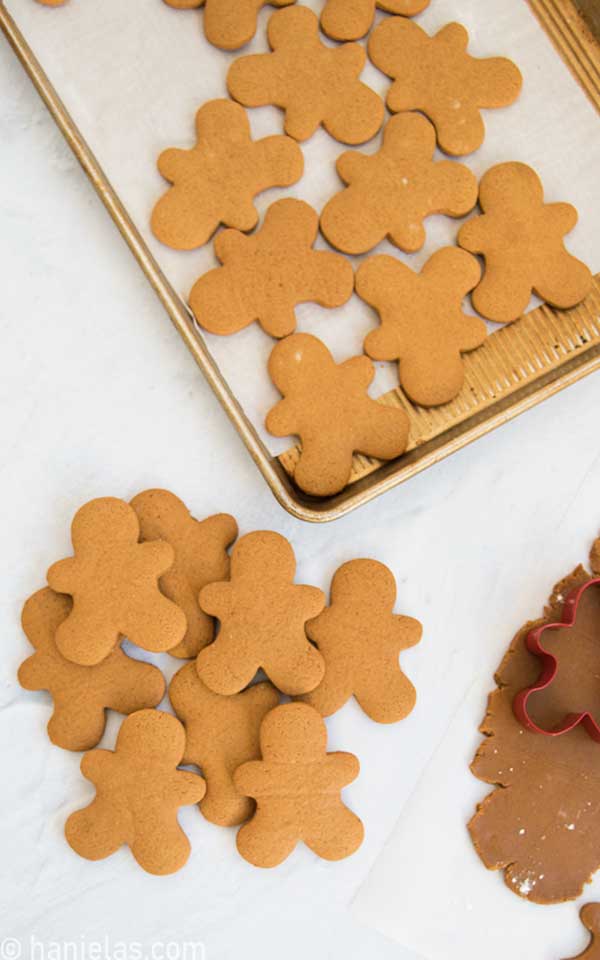 Baked cookies on a baking sheet.