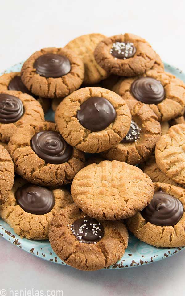 Baked cookies, stacked on a plate.