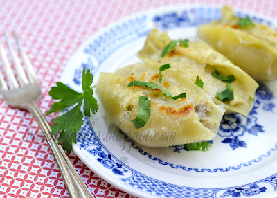 Mushroom Artichoke Stuffed Pasta Shells