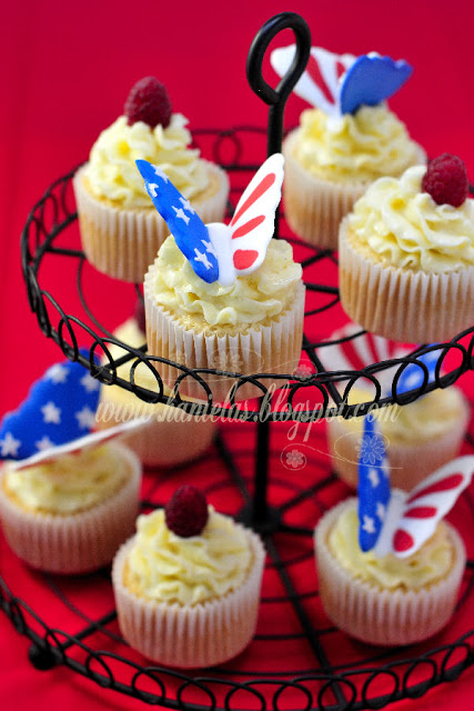 Almond Mascarpone Cupcakes with Raspberries