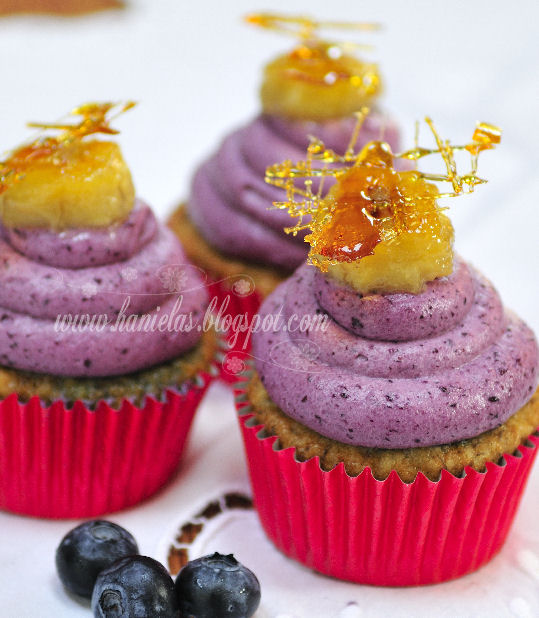 Caramelized Banana Blueberry Cupcakes