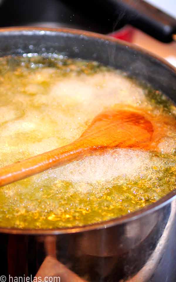 Pot with boiling pickling liquid.