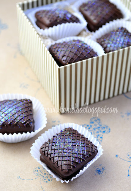 Gingerbread Sandwich Cookies