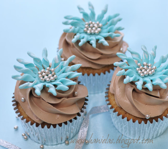 ~Curly  Fondant Flower~