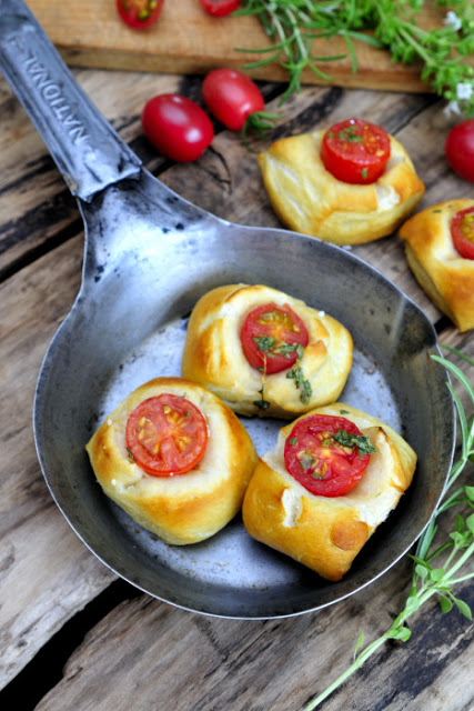 Soft Pretzel Tomato Bites