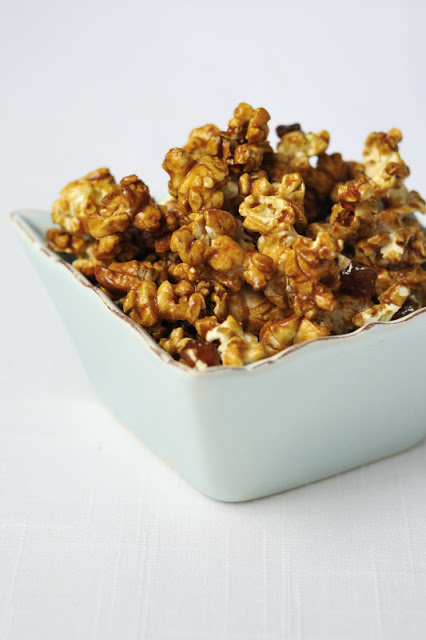 Gingerbread Caramel Popcorn