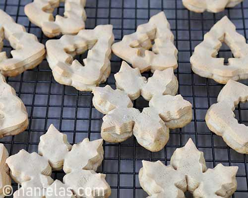 Baked cookies on a cooling rack.