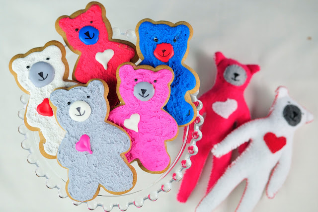 Bear Cookies, How to create a textured finish on cookies