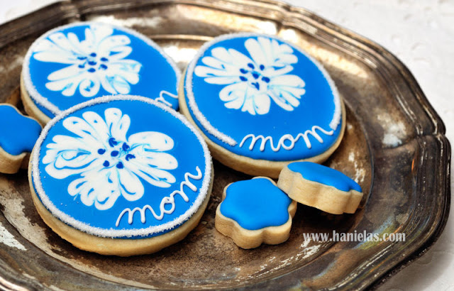 Pretty Flower Cookies : Using Royal Icing Wet on Wet Technique