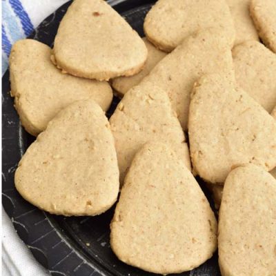 Cut out oatmeal sugar cookies.