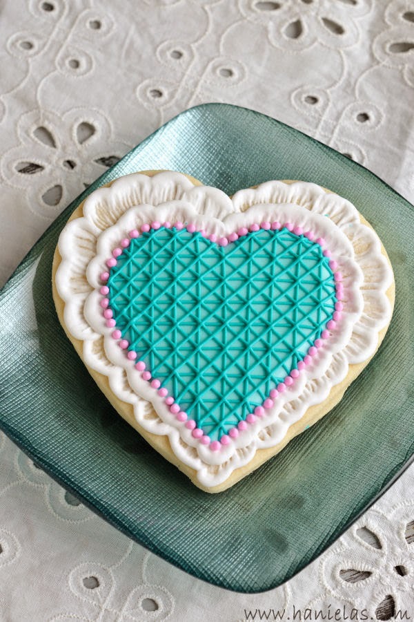 Brushed Embroidery Lace Heart Cookies