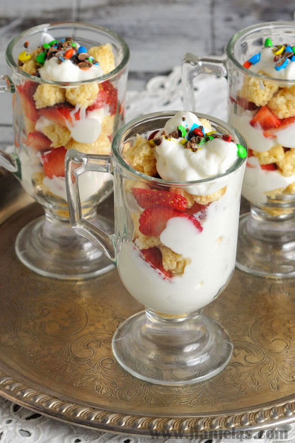 Kellogg’s® Rice Krispies Treats® Strawberry Yogurt Trifle