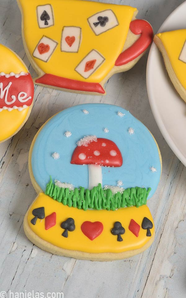 Snow globe cookie decorated with a mushroom design.