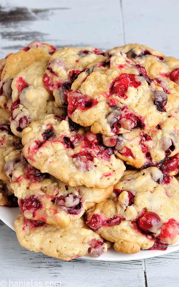 Fresh Cranberry Cookies with White Chocolate and Oatmeal