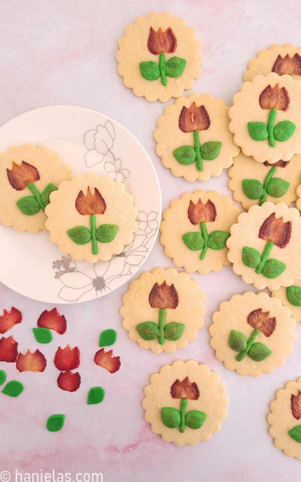 Round cookies with a baked-in tulip-shaped strawberry.