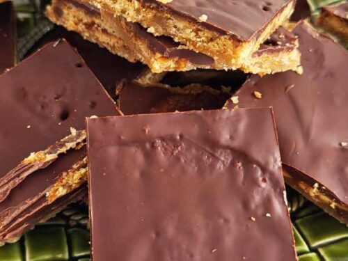 Close-up of sliced pretzel toffee on a plate.