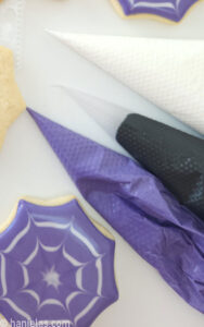 How to Decorate Spider Web Cookies - Haniela's