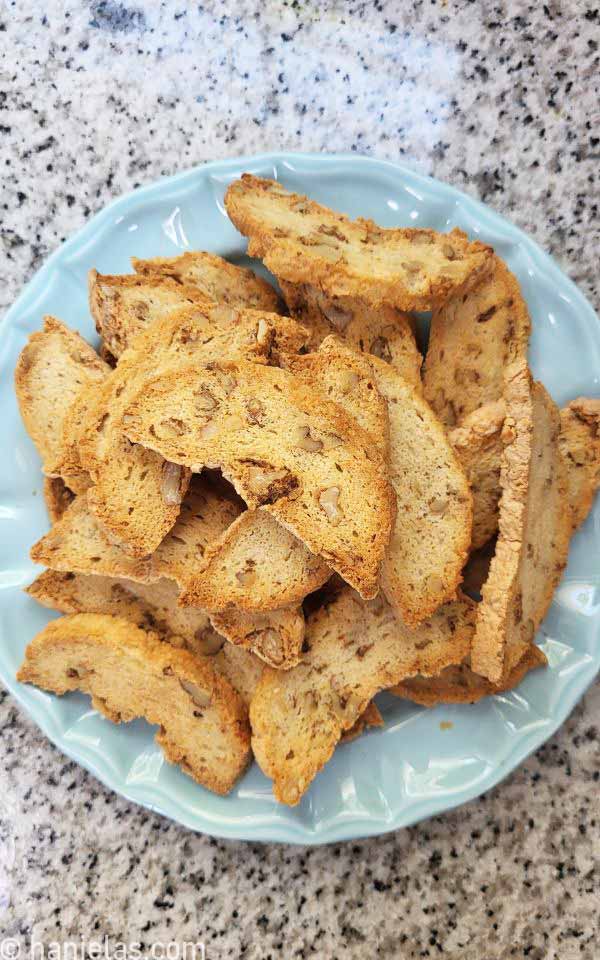 A light blue plate with baked crispy cookies.